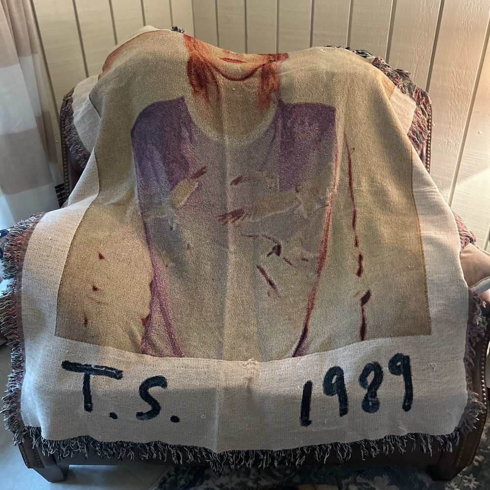 Official Taylor Swift 1989 Blanket